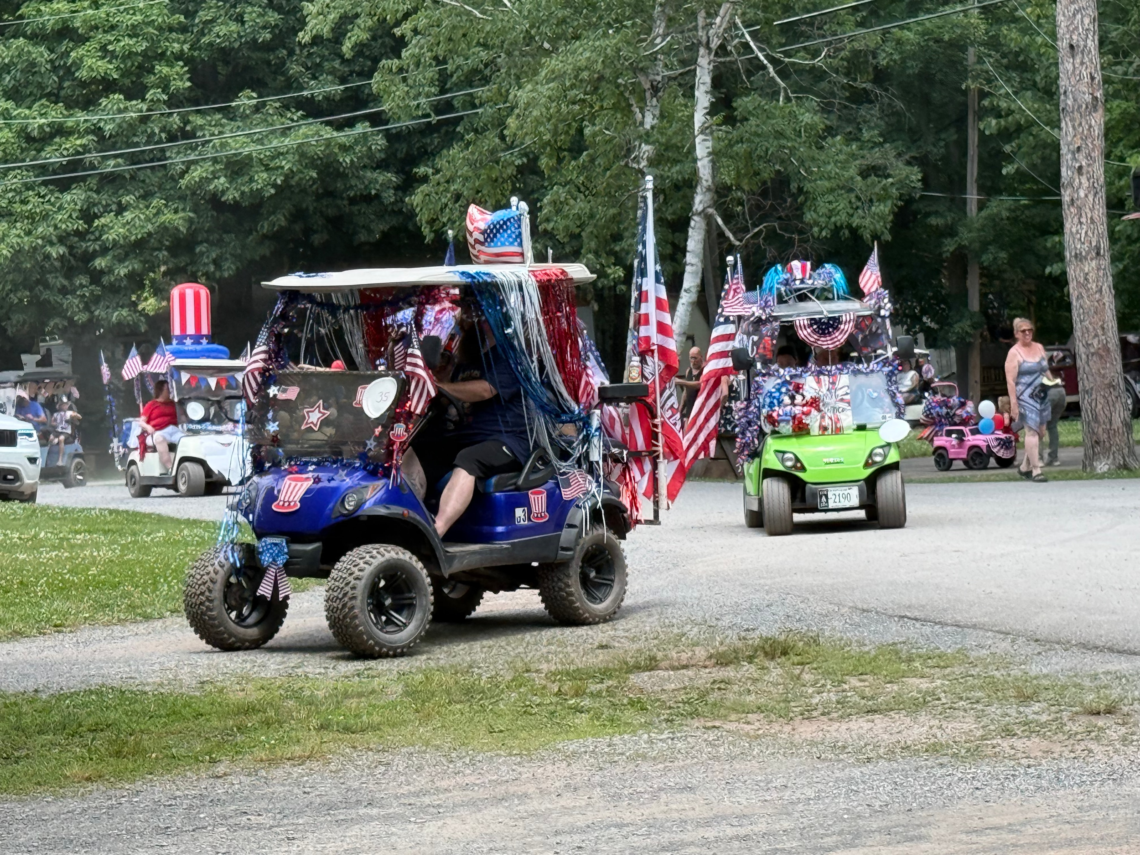 Blue Yamaha cart flying the Constitution flag