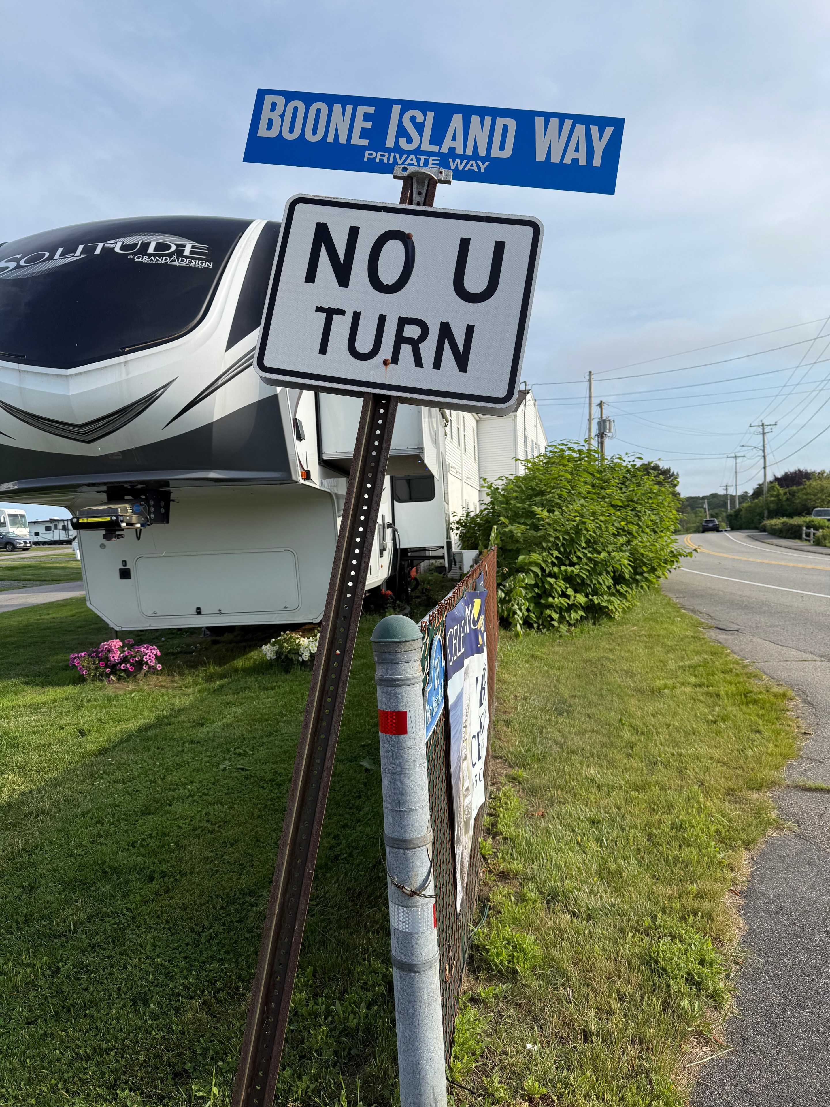 Boone Island Way — No U Turn sign